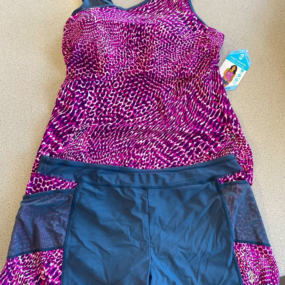 New with tags! Free Country 2 piece swim tankini size Large
